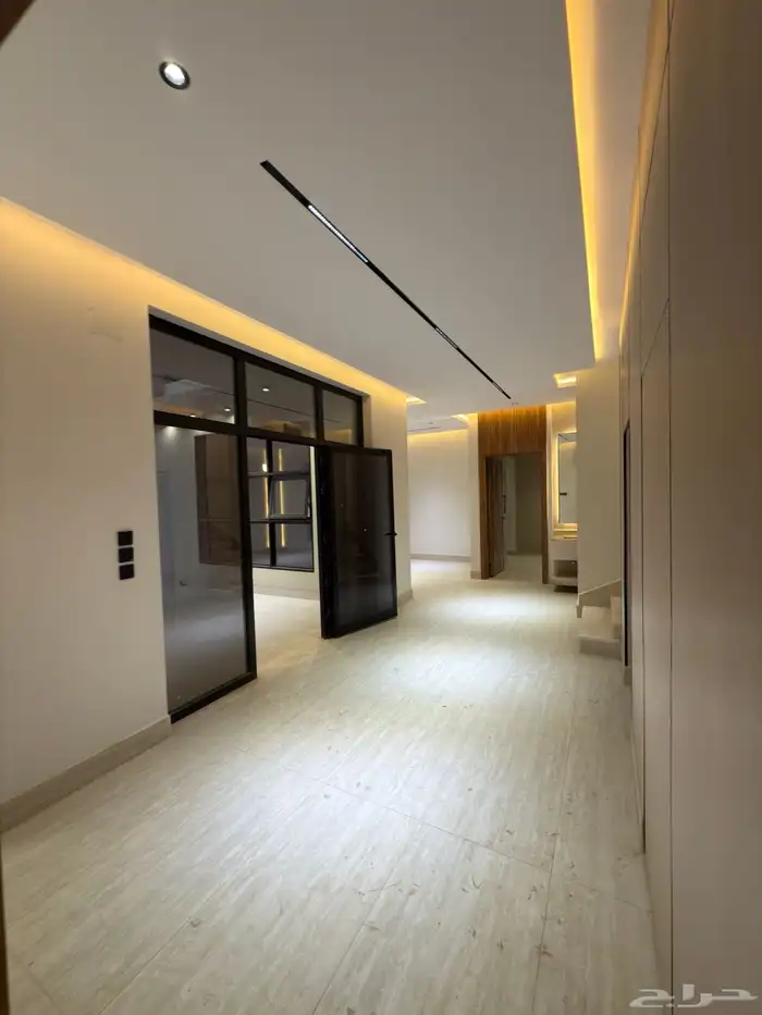 للبيع فلل مودرن بتصميم عصري ابها حى الزهور طريق المحاله ب 7