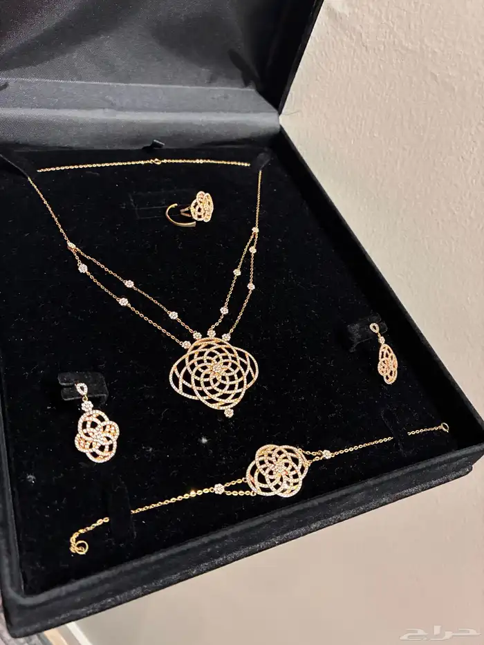 طقم ذهب مستعمل عيار 18 1