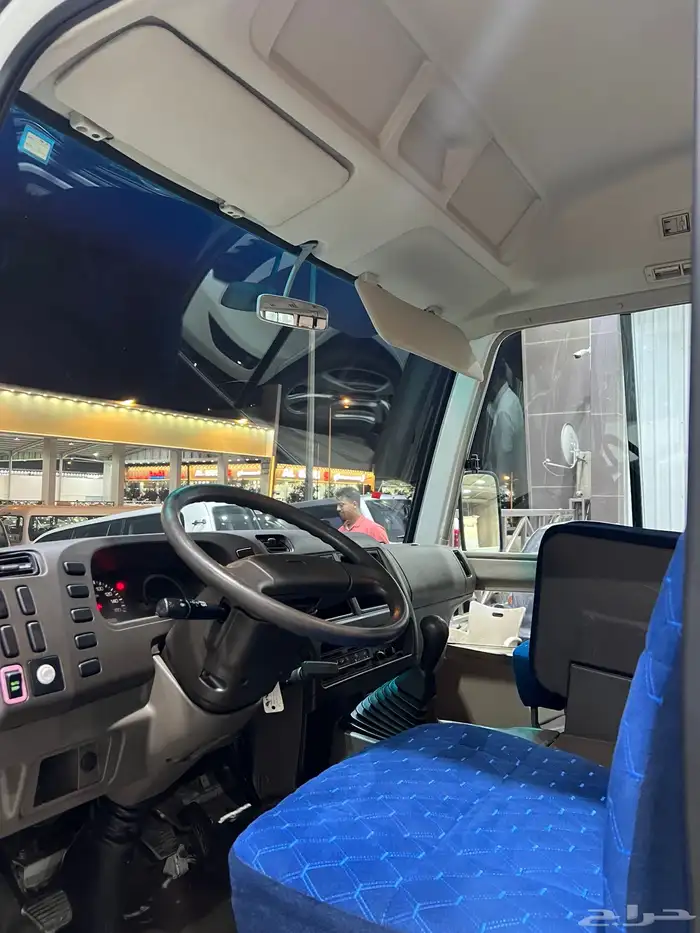 للبيع باص ميتسوبيشي روزا ديزل موديل 2014 مخزن 30 راكب 7