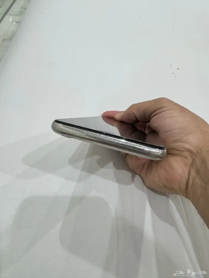 للبيع  iPhone X   سعة 64GB   لون أبيض (Silver) 4
