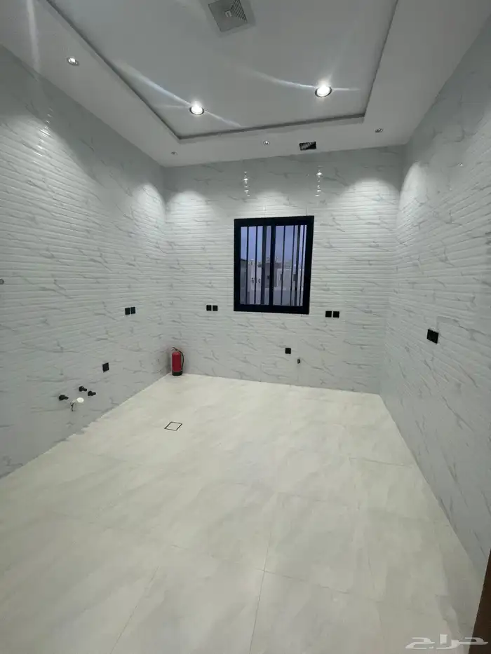 للبيع ارواف ارضيه وارواف علويه تشطيب فندقي ابها المحاله 40