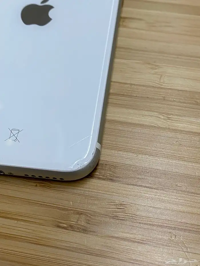 ايفون SE نظيف 4