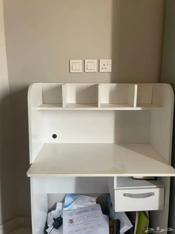 طاوله مع كرسي للبيع 0