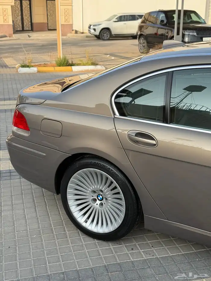 مالك اول مخزن بحالة الوكالة BMW730li 19