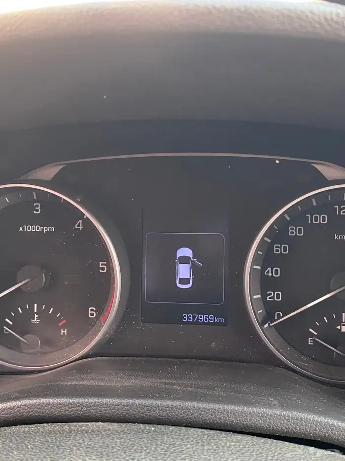 للبيع انترا 2017 ديزل 8