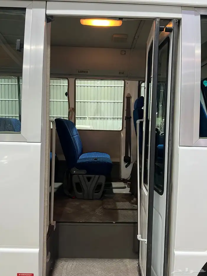 للبيع باص ميتسوبيشي روزا ديزل موديل 2014 مخزن 30 راكب 19