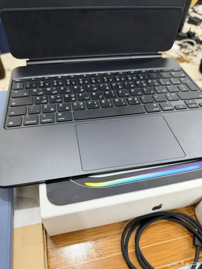 ايباد برو M4 13inch مع كيبورد وقلم 6