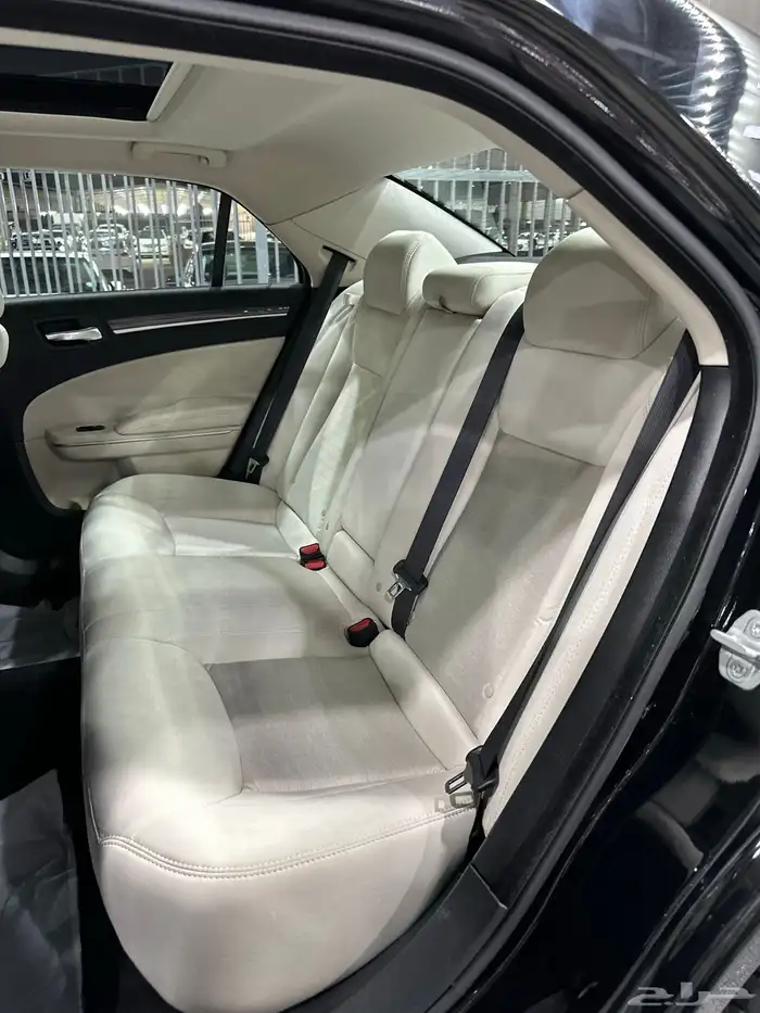 كرايزلر C300 نص فل 2021 هيمي V8 5.7 معرض(عبيد الرشيدي) 32