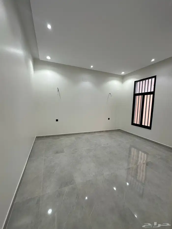 للبيع روفات فاخرة بحي مكتمل الخدمات حي الشفاء 13