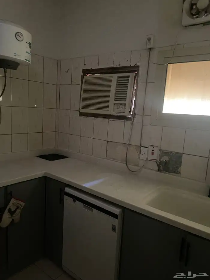 للبيع اثاث   كنب   مطبخ متكامل 3