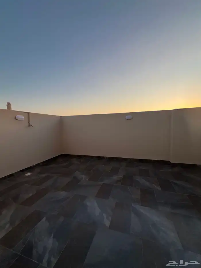 للبيع شقه دور ثاني الريان 520 7