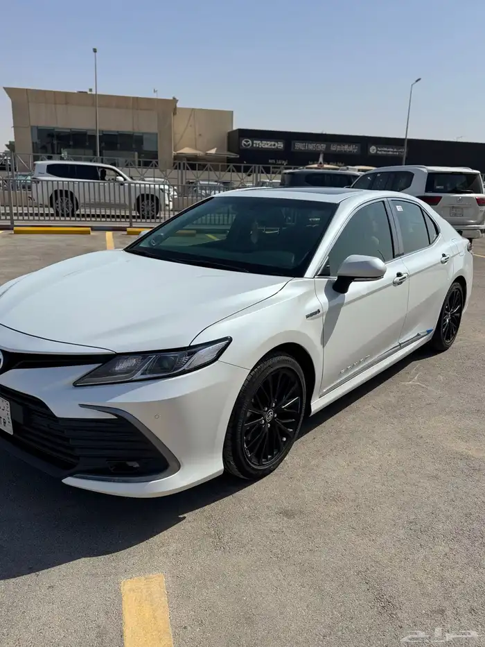 كامري 2024 هايبرد GLEX فل بفتحة سقف كالجديدة صيانة وكالة 13