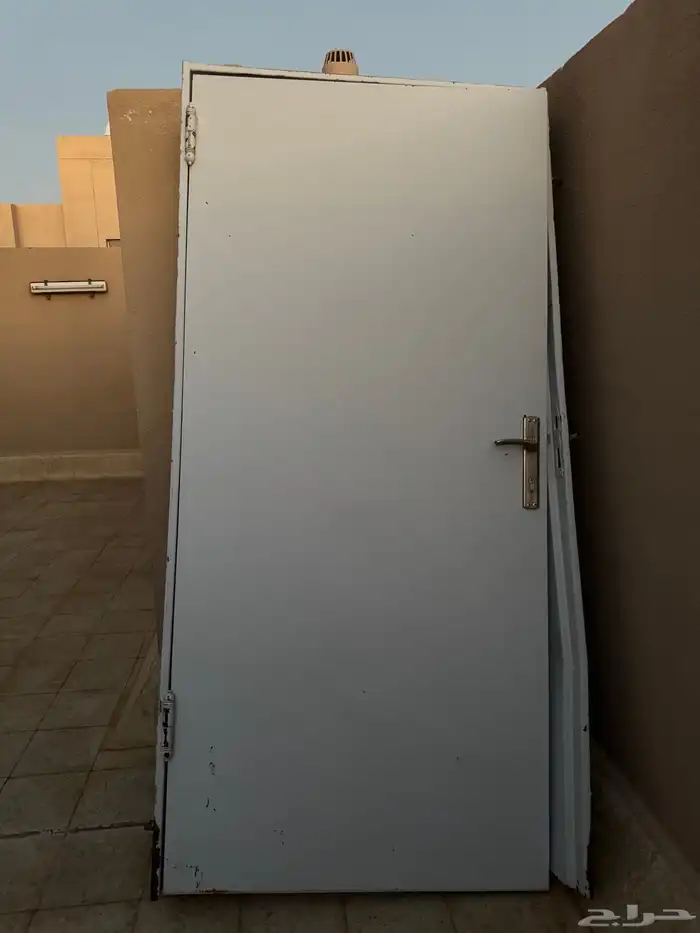 أبواب للبيع استعمال خفيف واحد حديد والباقي خشب 0