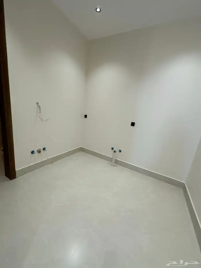 للبيع شقق علوية مع ملاحق حي حسام مكتمل الخدمات 17