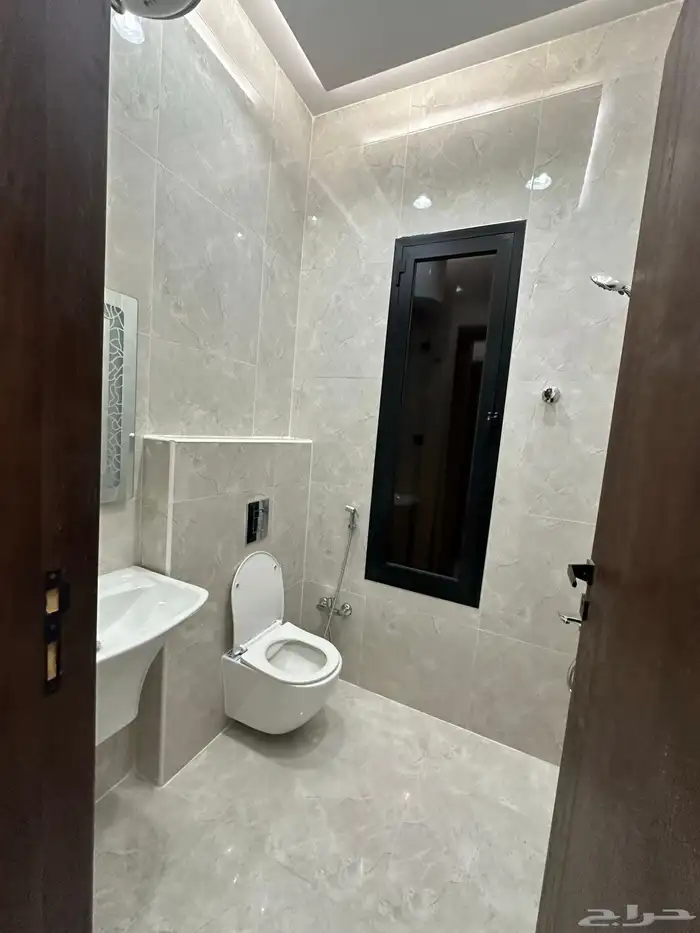 للبيع روفات فاخرة بحي مكتمل الخدمات حي الشفاء 10