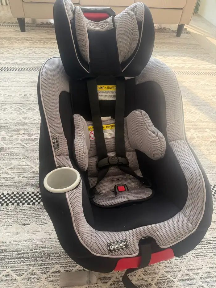 Graco 3-in-1 Car Seat  Grey كرسي سيارة للاطفال 1