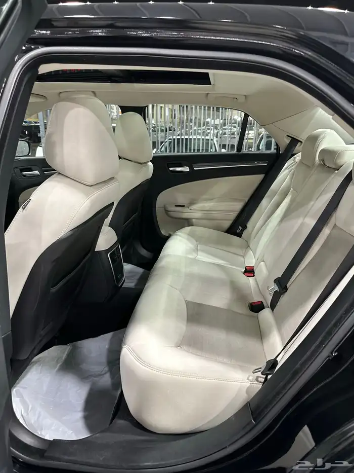 كرايزلر C300 نص فل 2021 هيمي V8 5.7 معرض(عبيد الرشيدي) 31