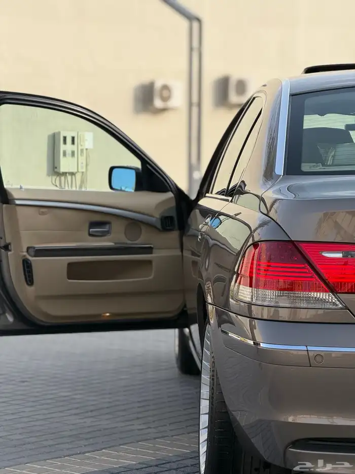 مالك اول مخزن بحالة الوكالة BMW730li 21