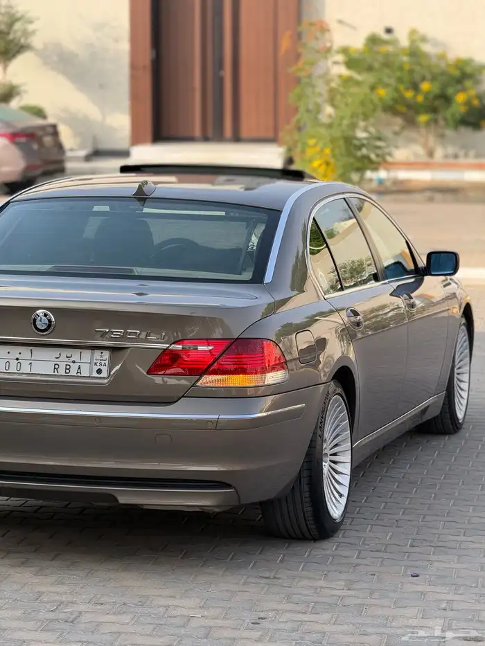 مالك اول مخزن بحالة الوكالة BMW730li 6