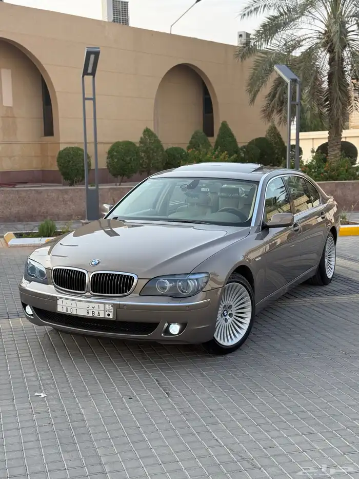 مالك اول مخزن بحالة الوكالة BMW730li 37
