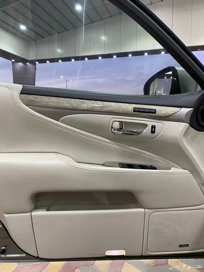 لكزس LS460 المديل 2014 العدد 210 الف 7