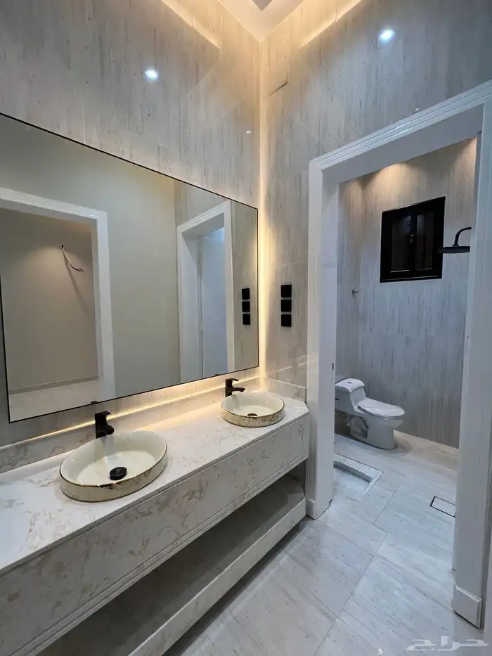 للبيع شقة علويه نظام دور من 6 غرف وسطح خاص بالخميس 500 الف 3