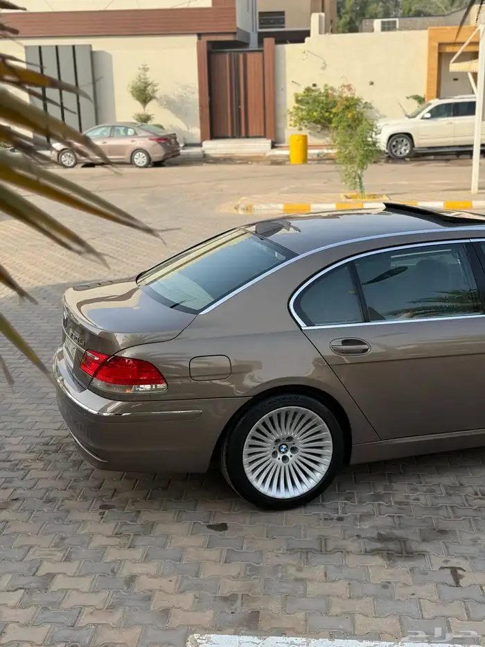 مالك اول مخزن بحالة الوكالة BMW730li 12