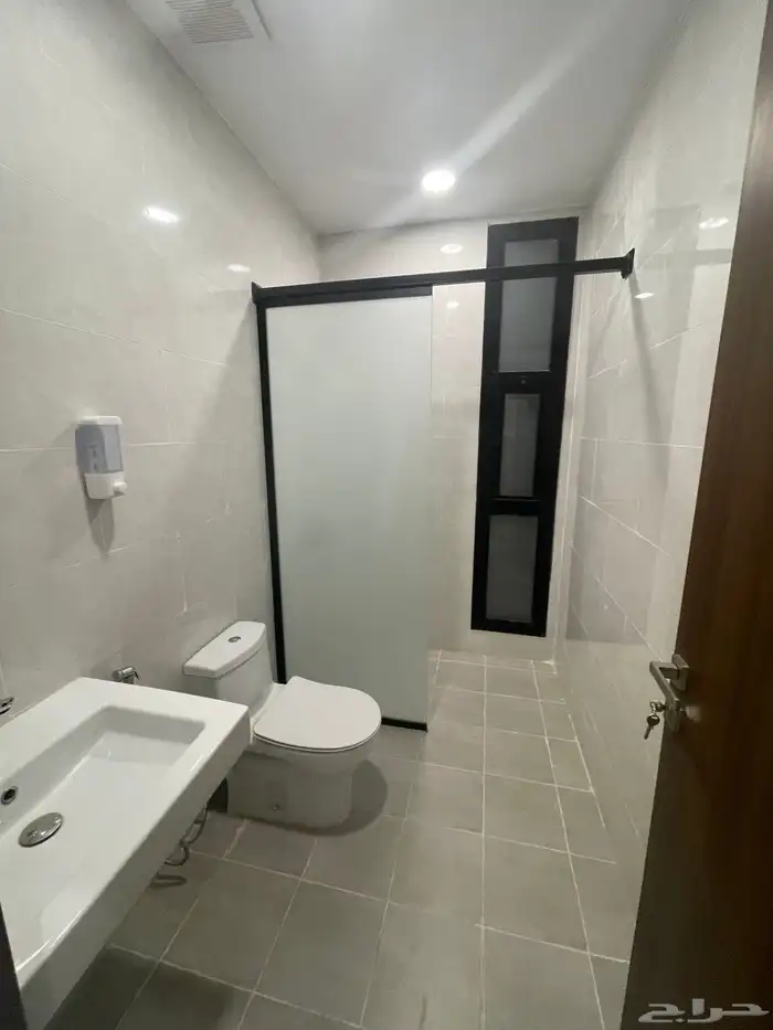 للإيجار فيلا المشرقية حي الجنادرية 22