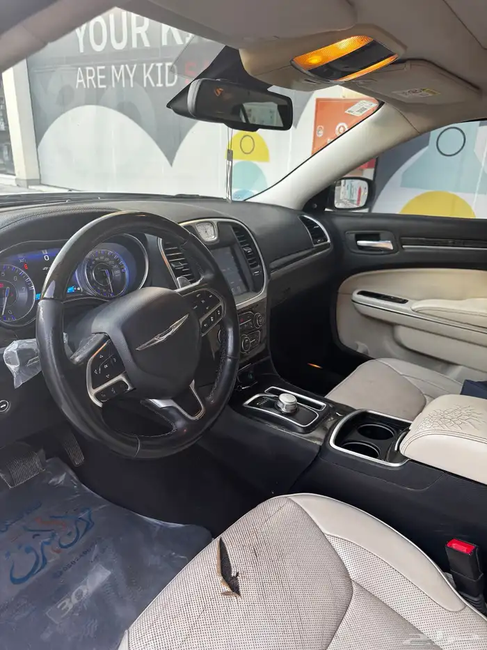 كرايسلر v8 أبيض إكزكتف 15