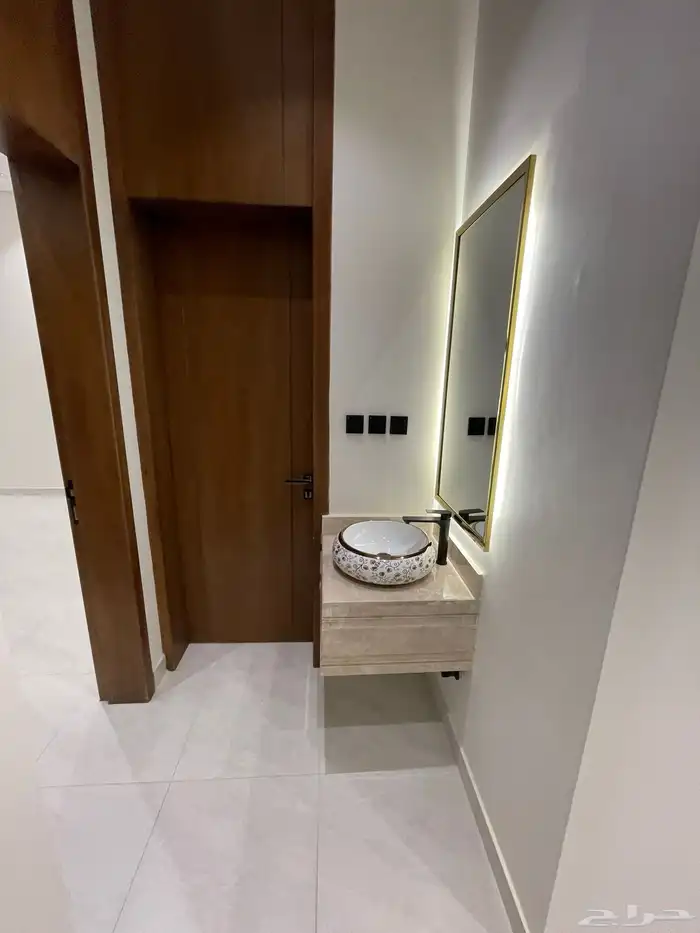 للبيع ارواف ارضيه وارواف علويه تشطيب فندقي ابها المحاله 23