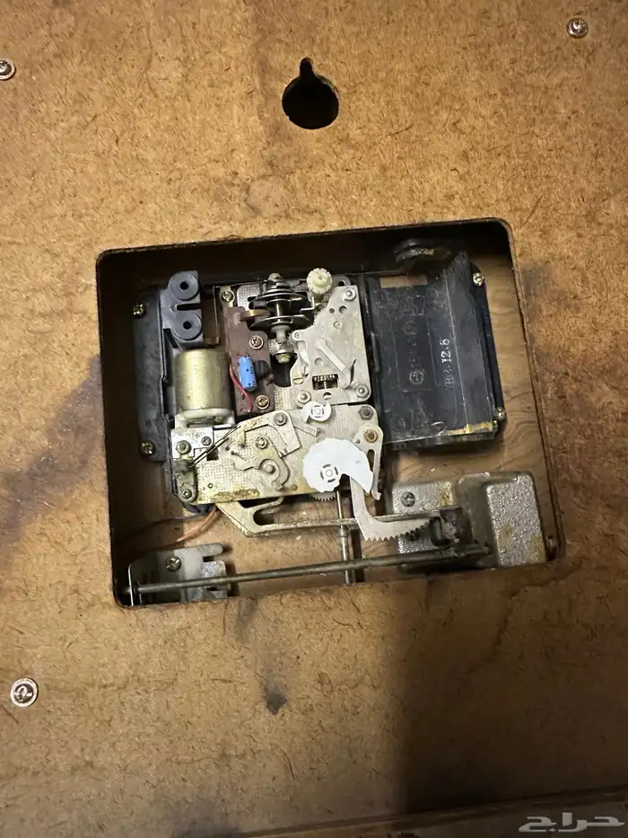 ساعة تراث يبانية ماركة RHYTHM 8