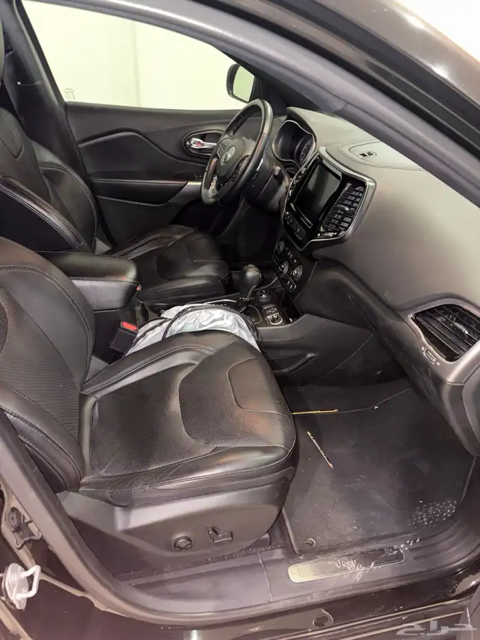 جيب شيروكي سبورت 2019 نظيف 11