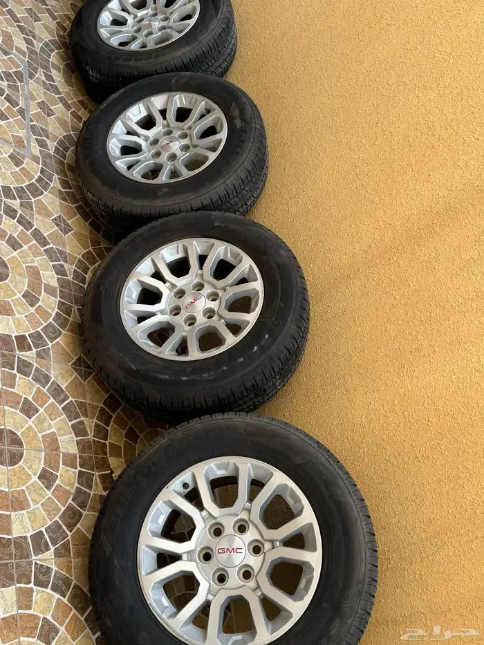 للبيع جنوط يوكن مع كفرات جديده 3