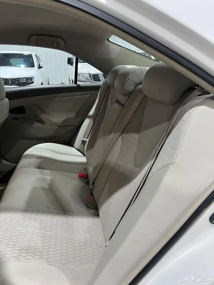 للبيع تويوتا كامري موديل 2011 12