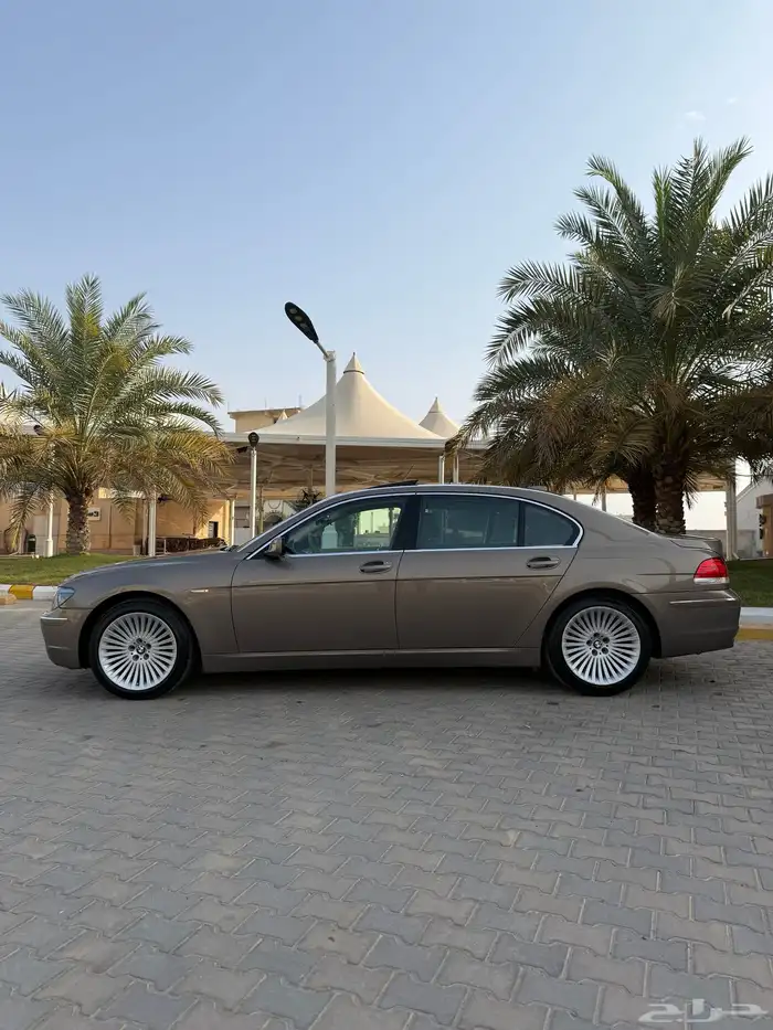مالك اول مخزن بحالة الوكالة BMW730li 8