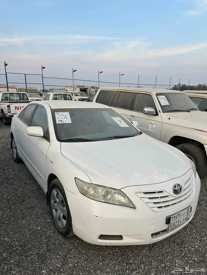 للبيع ددسن موديل 2008 وسيارات مختلفة بمزاد علني 19