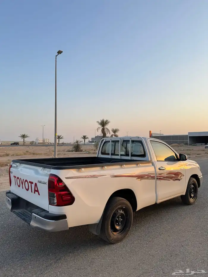 هايلوكس غماره 2023 فل كامل اصفار 8