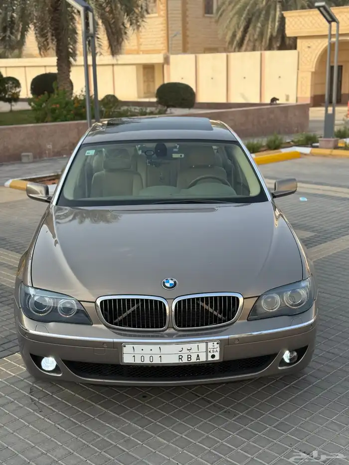 مالك اول مخزن بحالة الوكالة BMW730li 40
