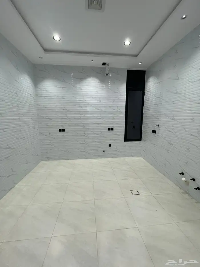 للبيع ارواف ارضيه وارواف علويه تشطيب فندقي ابها المحاله 11