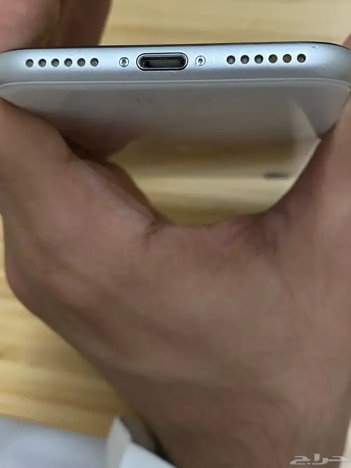 ايفون SE نظيف 9
