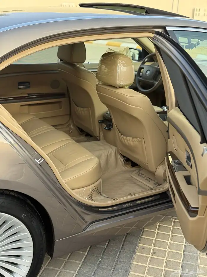 مالك اول مخزن بحالة الوكالة BMW730li 25