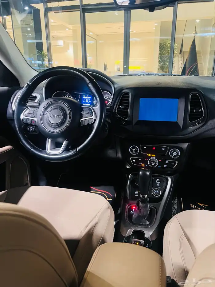 جيب شروكي 2019 ( بحالة ممتازة ) 12