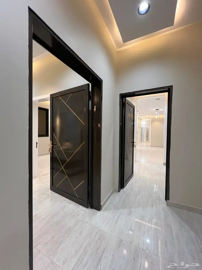 للبيع شقة علويه نظام دور من 6 غرف وسطح خاص بالخميس 500 الف 1