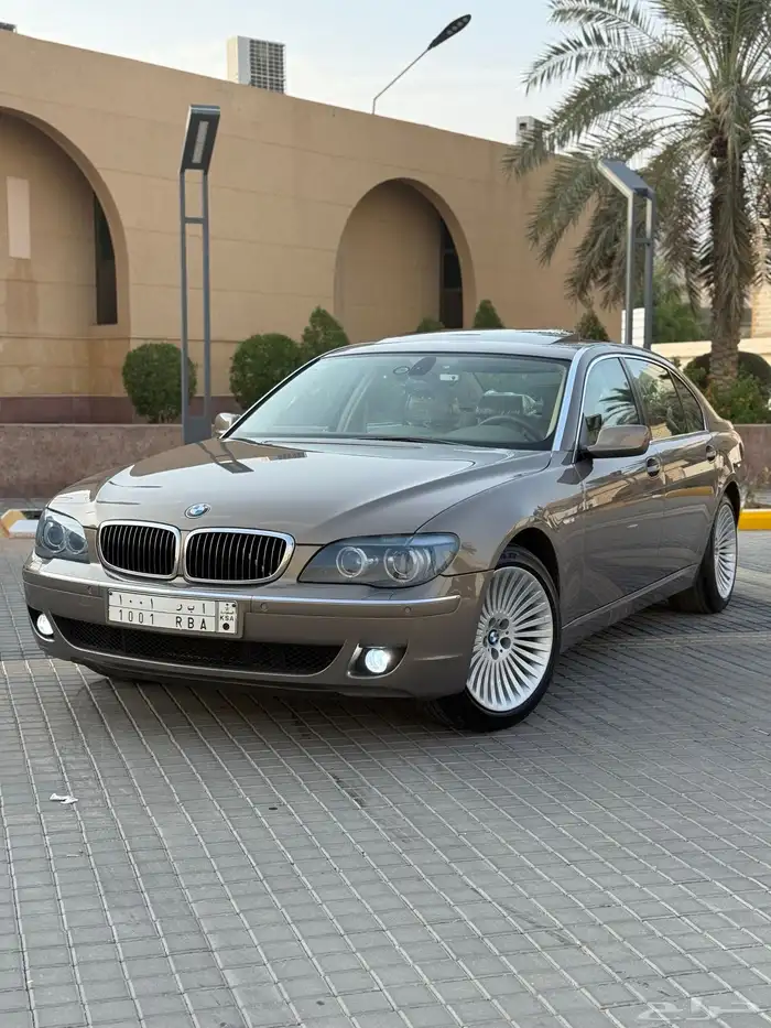 مالك اول مخزن بحالة الوكالة BMW730li 38