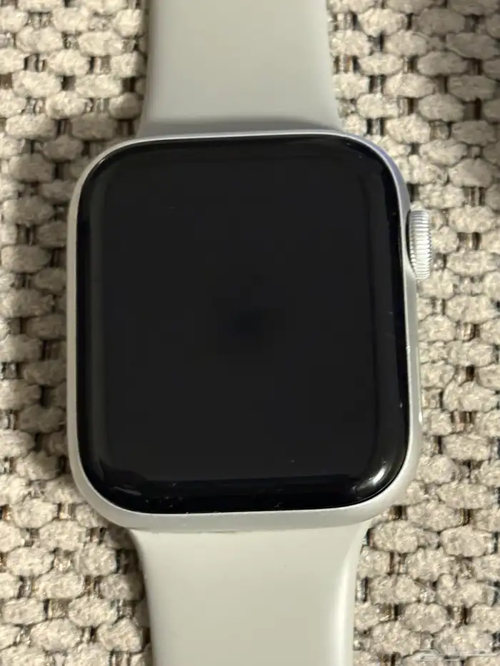 ساعة ابل SE اصدار 2020 1