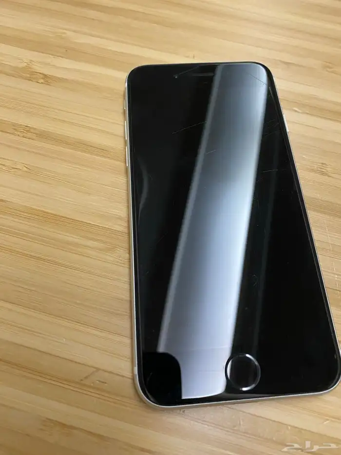 ايفون SE نظيف 3