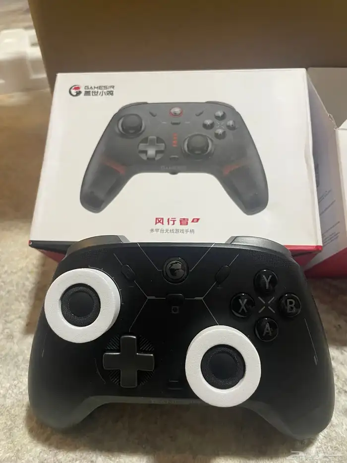 كمبيوتر RTX 5060   يد GameSir احترافية 4