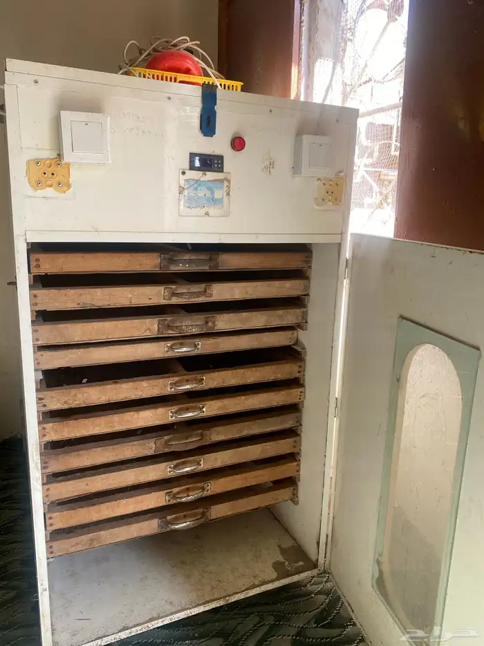 للبيع فقاسة عالية الجودة   سعة 3000 بيضة 1