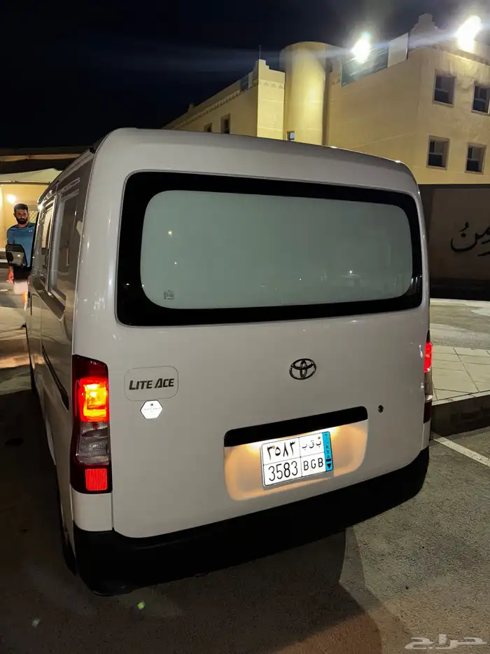 تاجير تويوتا لايت ايس 2024 تبريد ثلاجة للايجار 3