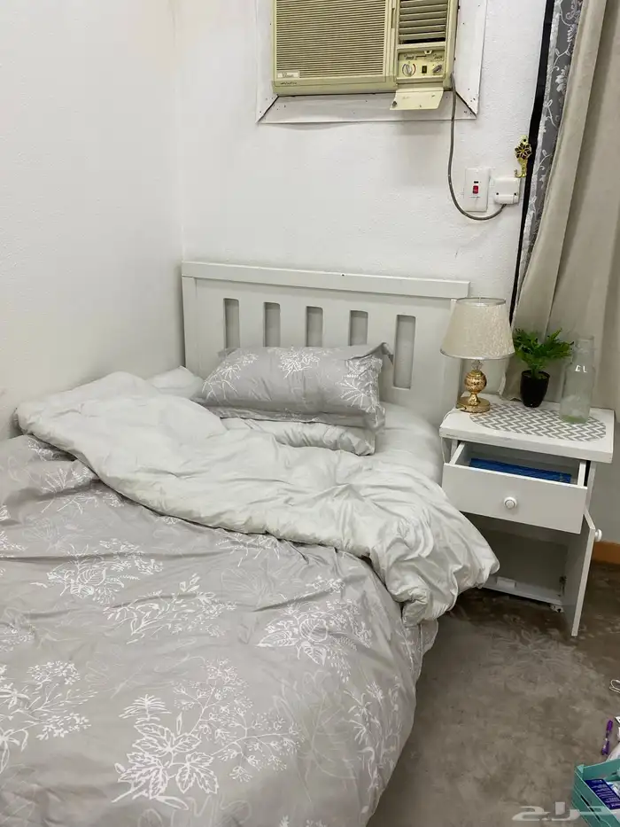 غرفة نوم نظيفه جديده تقدر تاخذ مثلا  السرير والباقي لا 3